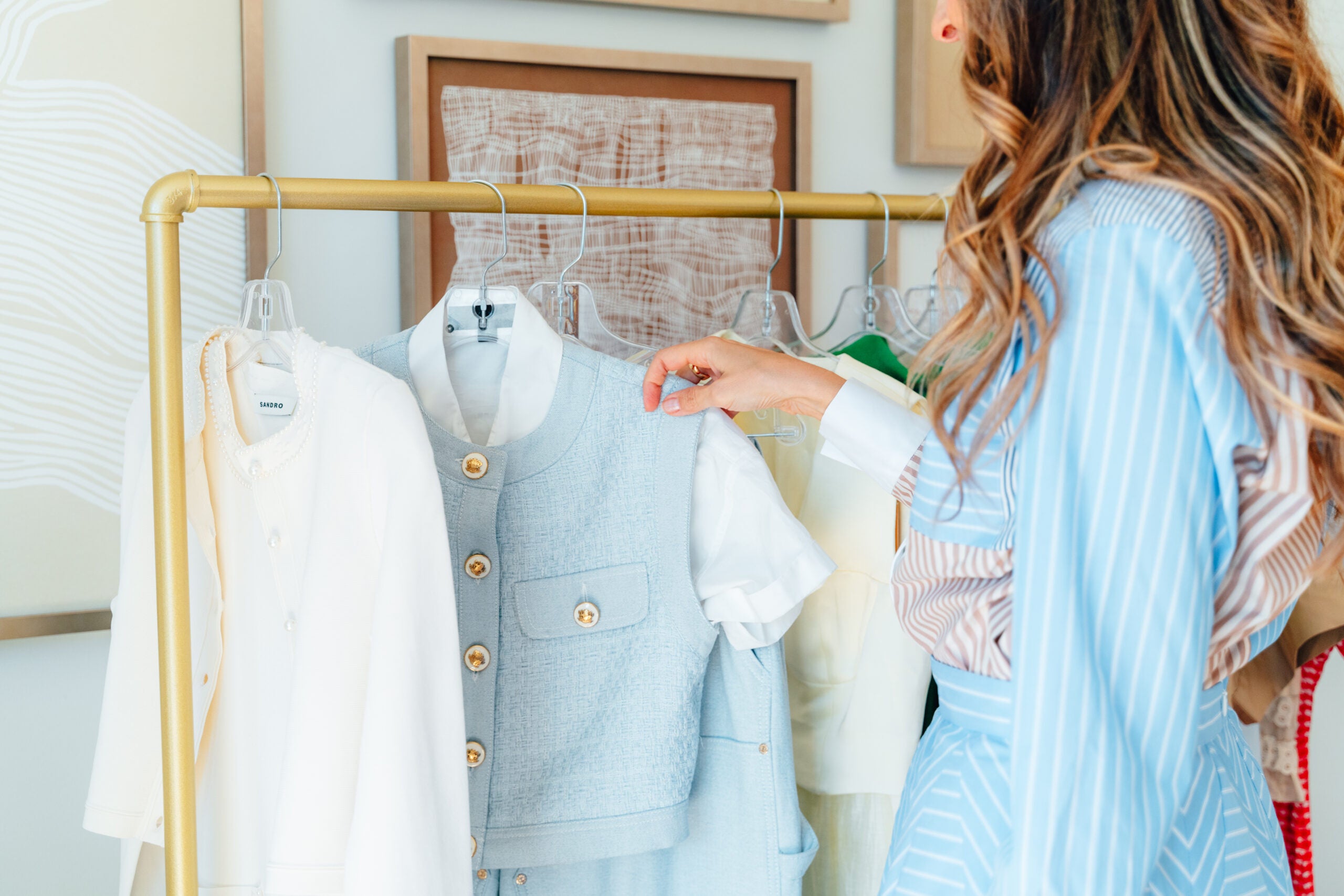 Dina browsing outfits